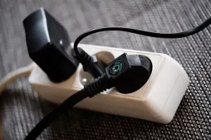 Na co zwrócić uwagę wybierając niezawodny akumulator do alarmu?